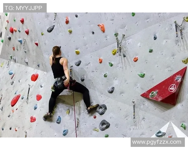 重庆滑板队在攀岩联赛中以56分稳居积分榜首位